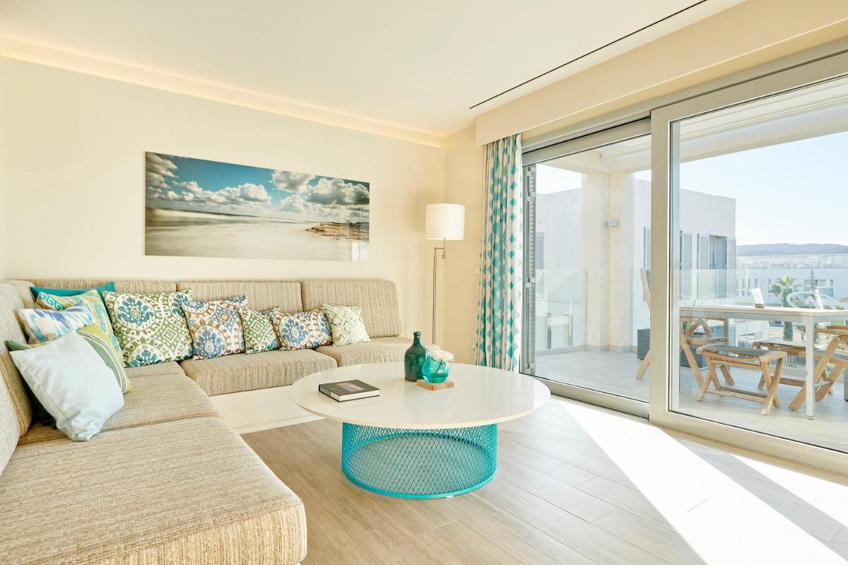 Zona de estar de 7Pines Resort Ibiza, part of Destination by Hyatt
