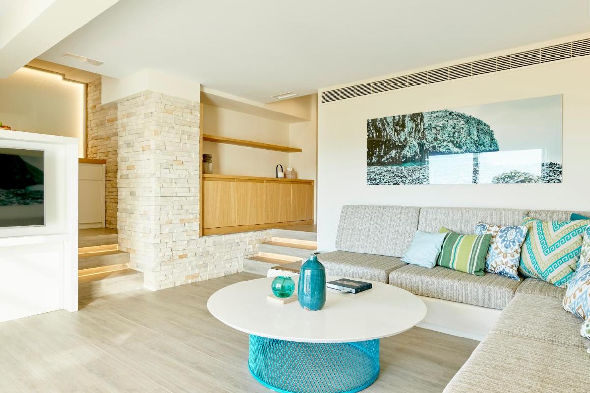 Una cocina o zona de cocina en 7Pines Resort Ibiza, part of Destination by Hyatt
