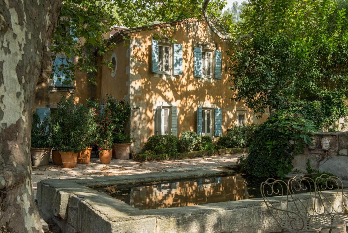 Jardin de l'établissement Baumanière - Les Baux de Provence