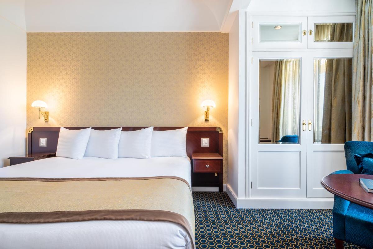 Cama o camas de una habitación en Eurostars Gran Hotel La Toja