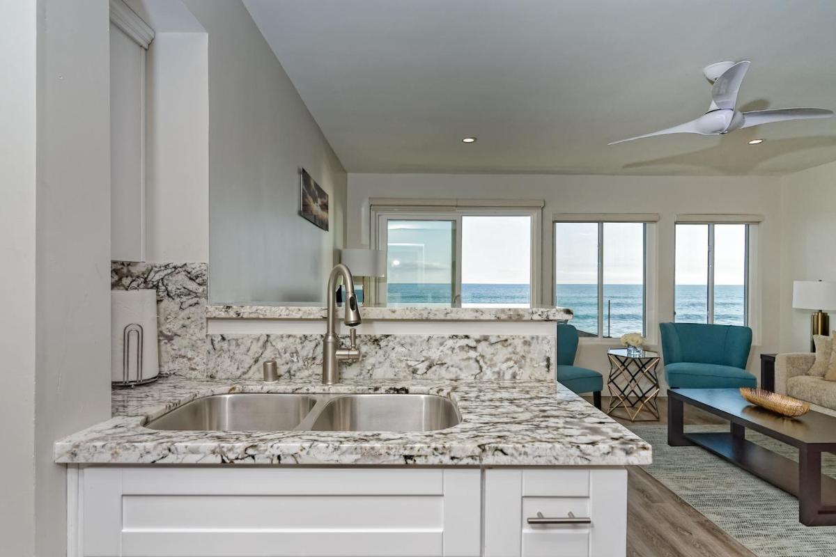 Ocean Villas Beach Front - Housity