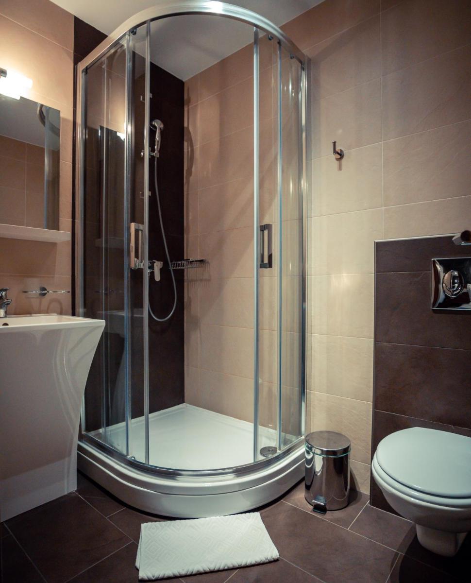 Golden Lakes Rooms - Housity