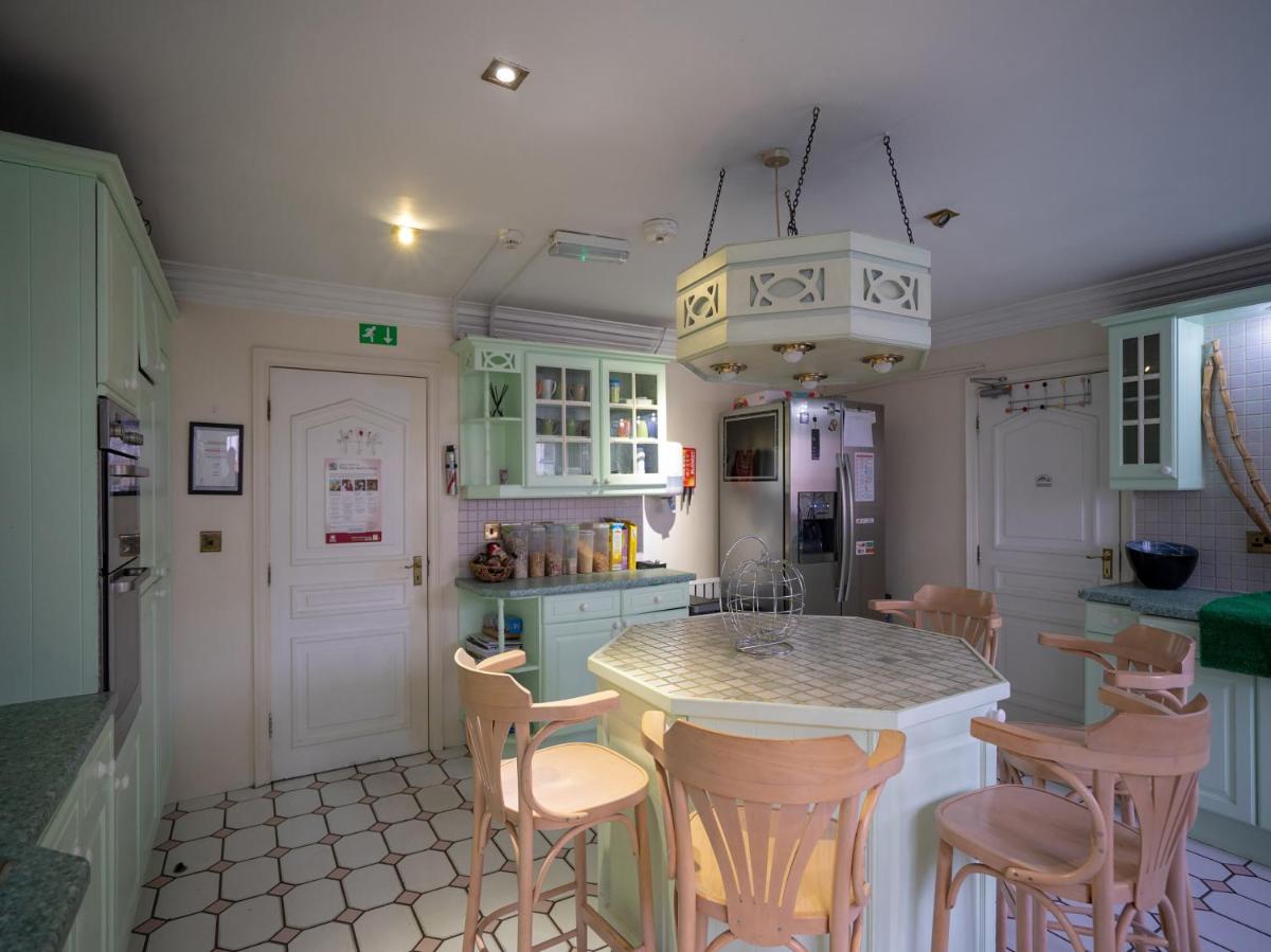 OYO Oakcroft Guest House Manchester Airport - Housity