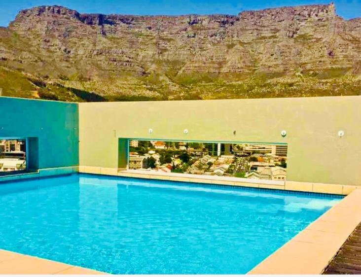Suitetrails - Rooftop City Views, Pool and Gym