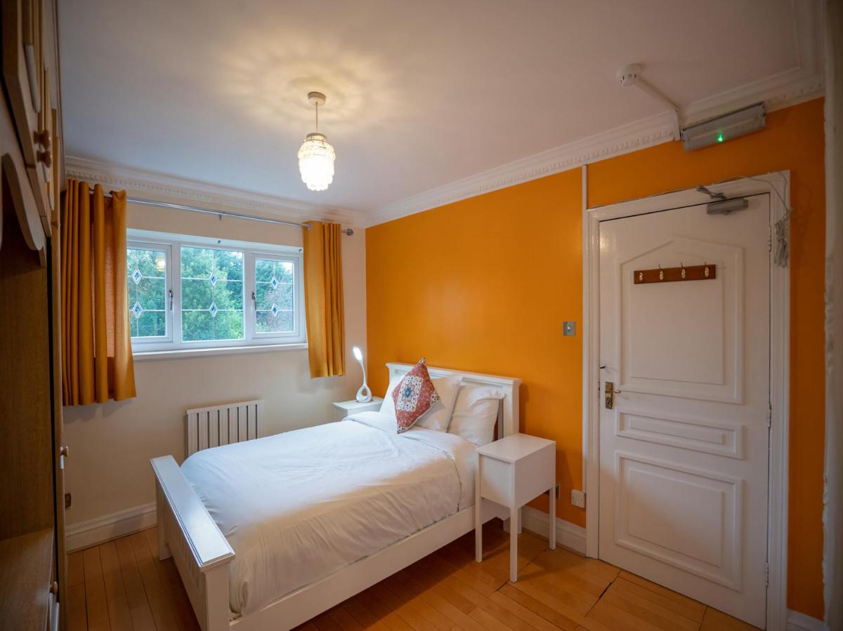 OYO Oakcroft Guest House Manchester Airport - Housity