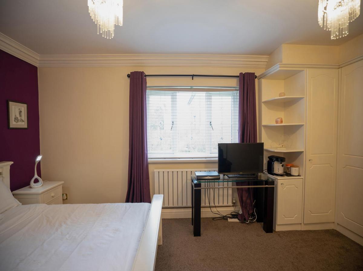 OYO Oakcroft Guest House Manchester Airport - Housity