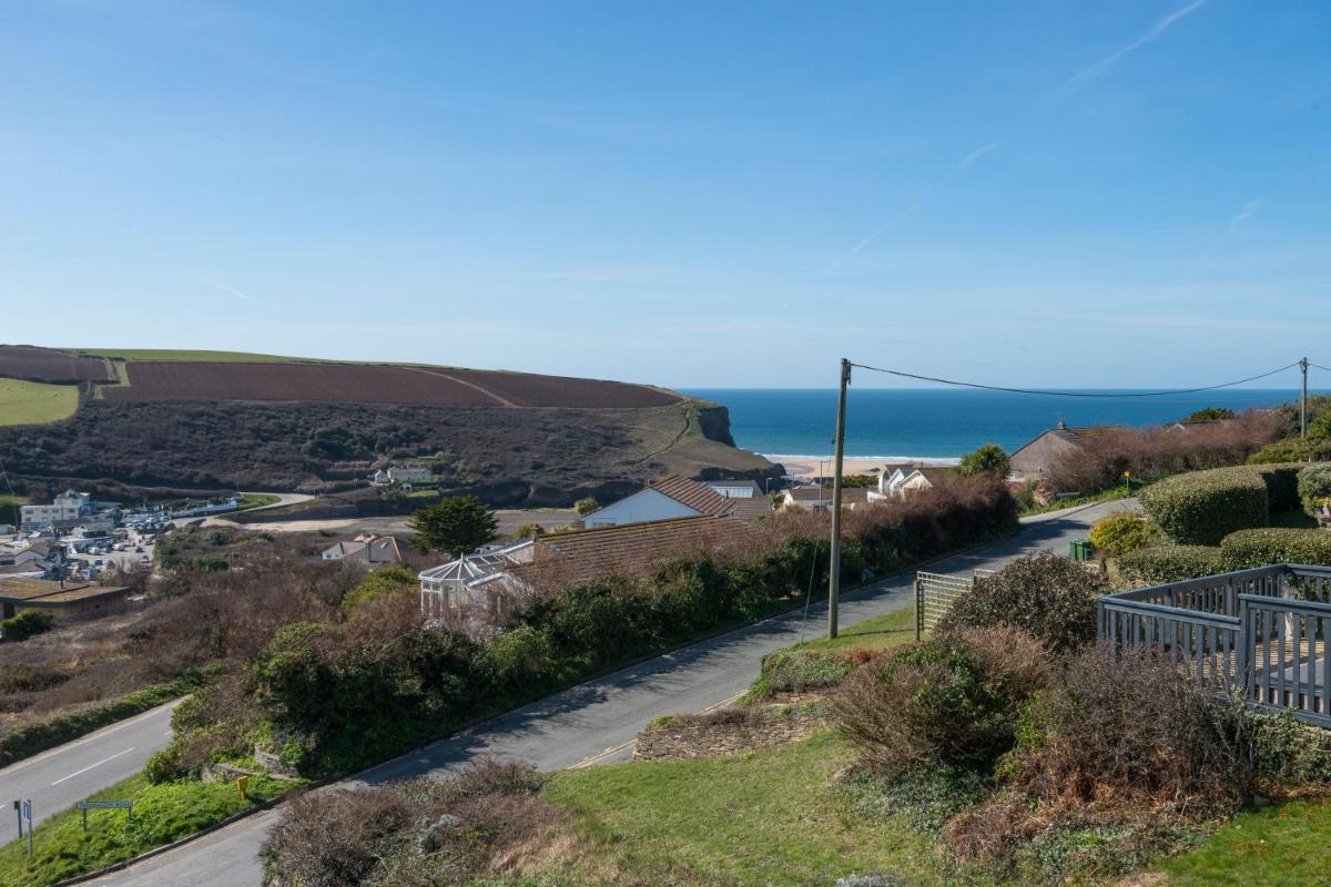 Mawgan Porth Apartments - Housity