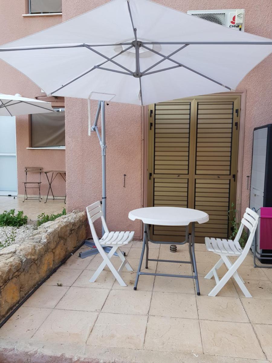 Ariadne apt 103 -300m from Lighthouse beach - Housity