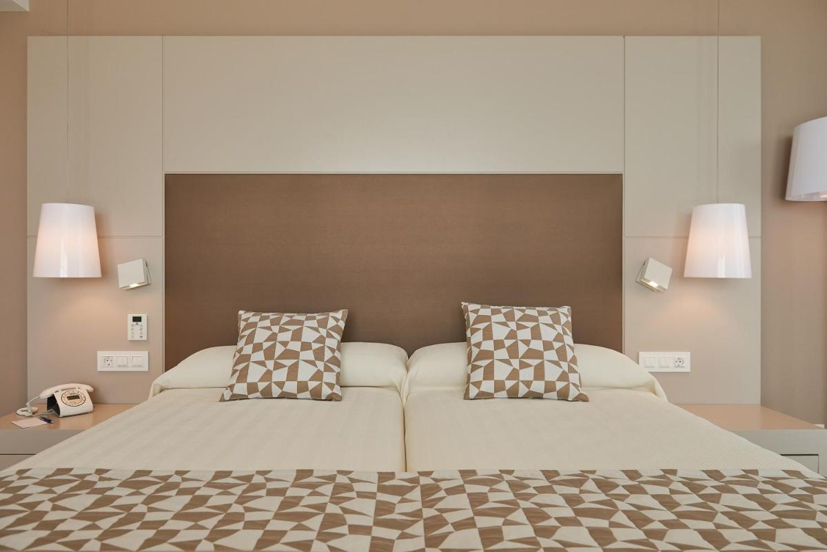 Cama o camas de una habitación en Hipotels Gran Playa de Palma