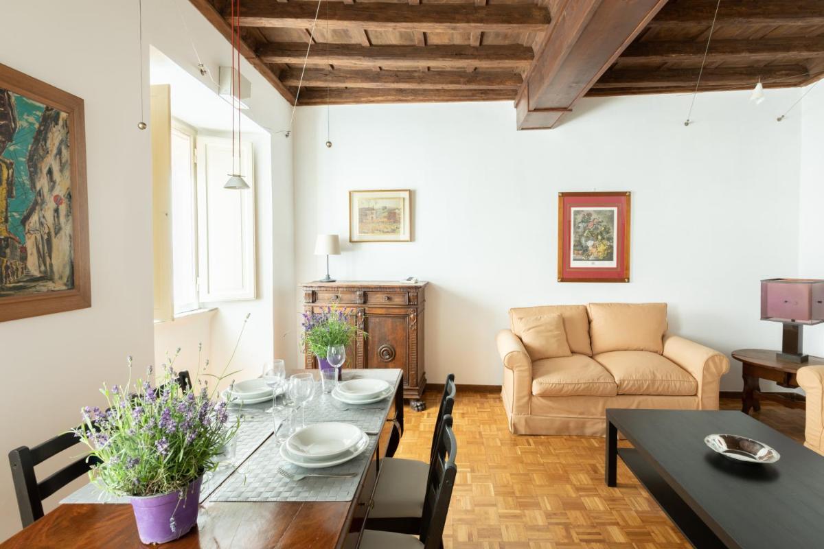 Spectacularly bright, by Piazza Navona and the Pantheon - A/C, Wifi, Elevator - Housity