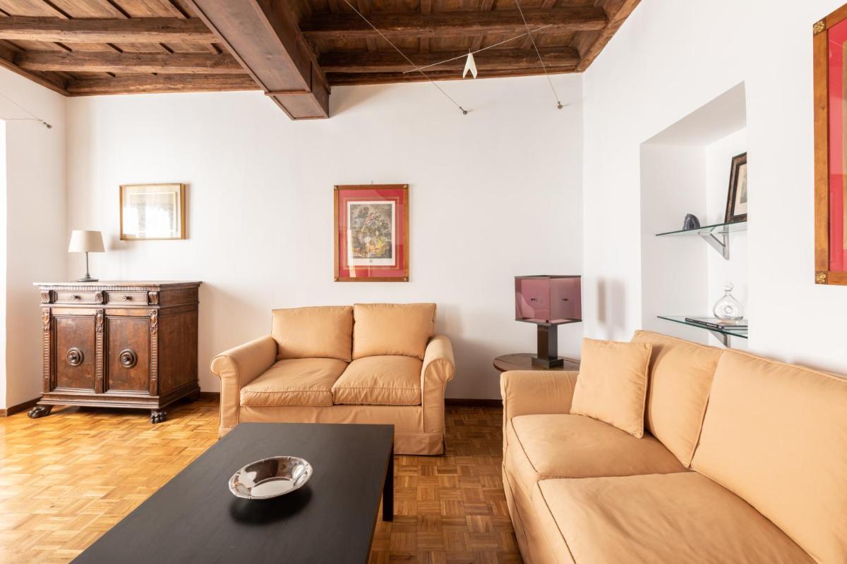 Spectacularly bright, by Piazza Navona and the Pantheon - A/C, Wifi, Elevator - Housity