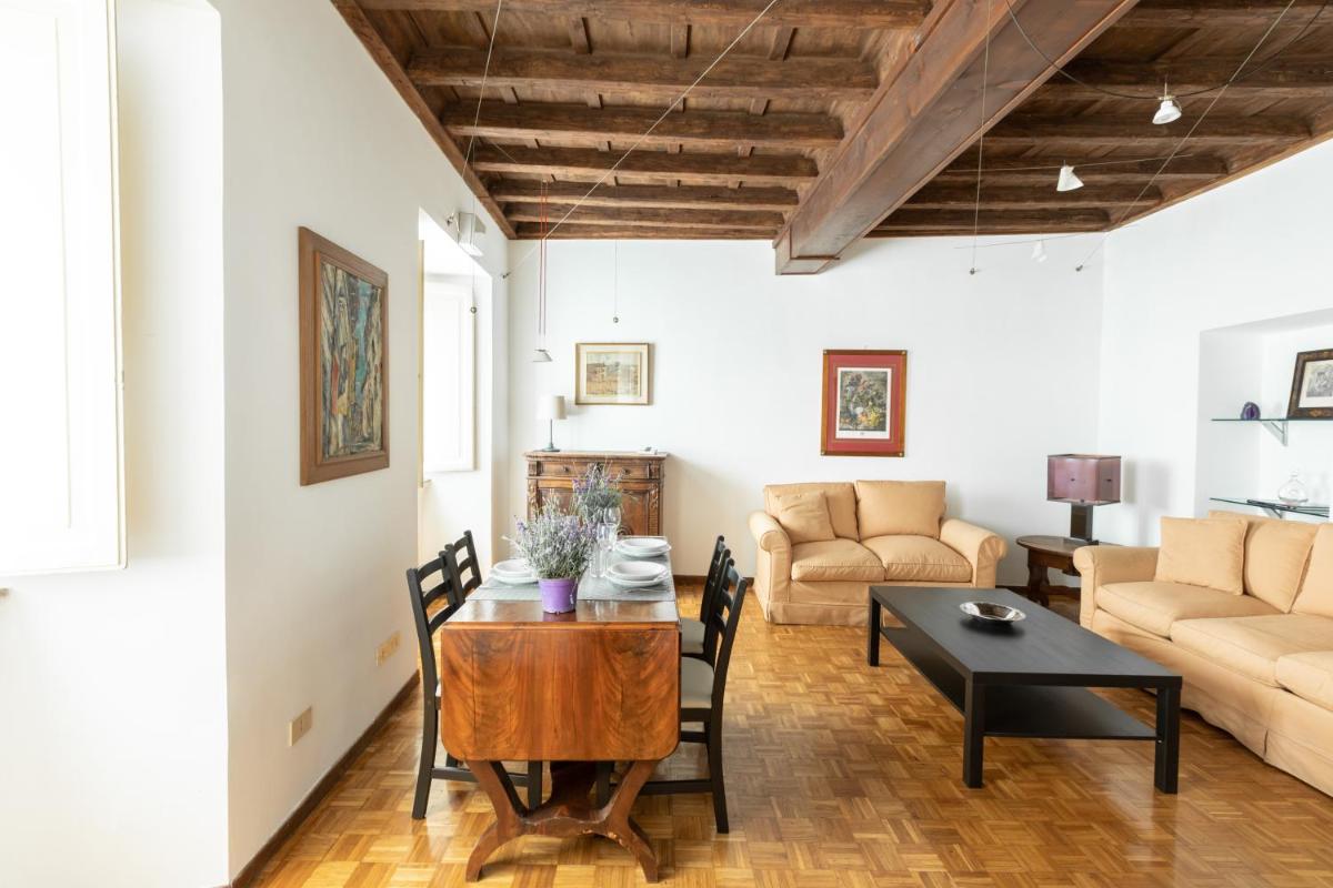 Spectacularly bright, by Piazza Navona and the Pantheon - A/C, Wifi, Elevator - Housity