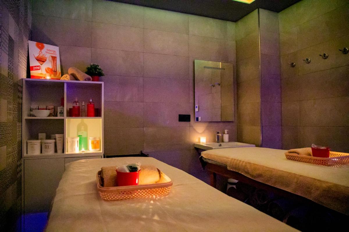 Cama o camas de una habitación en Moon Hotel & SPA.