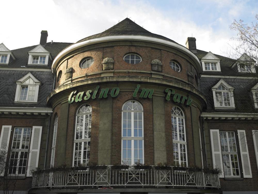 Hotel Casino im Park - Housity