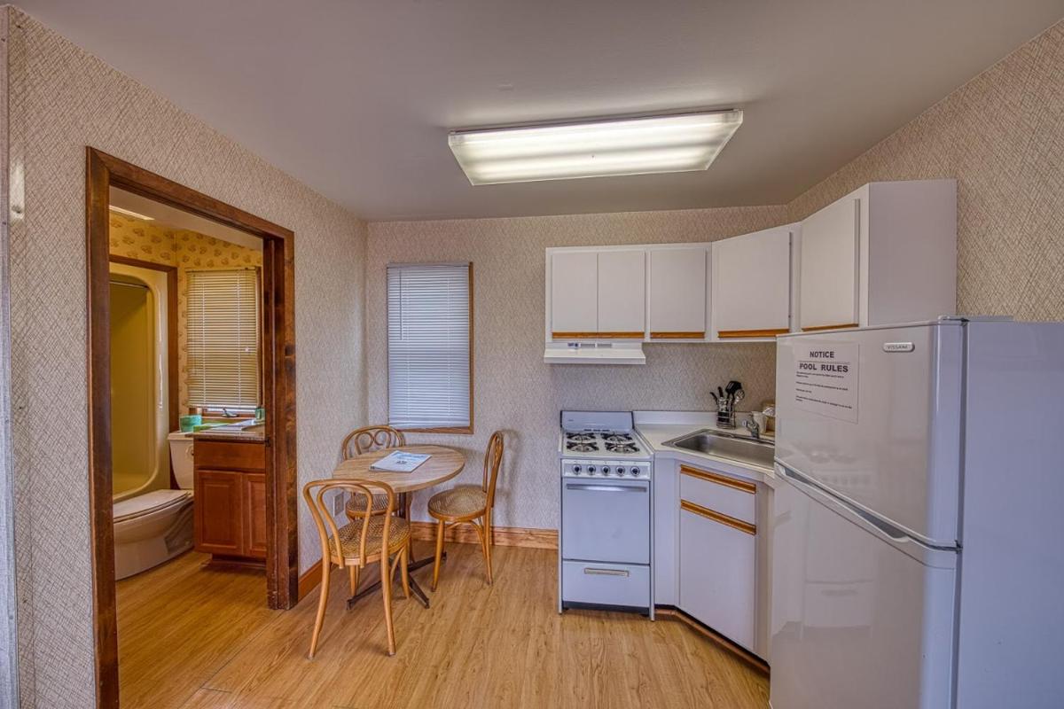 Sea Spray Motel - Housity