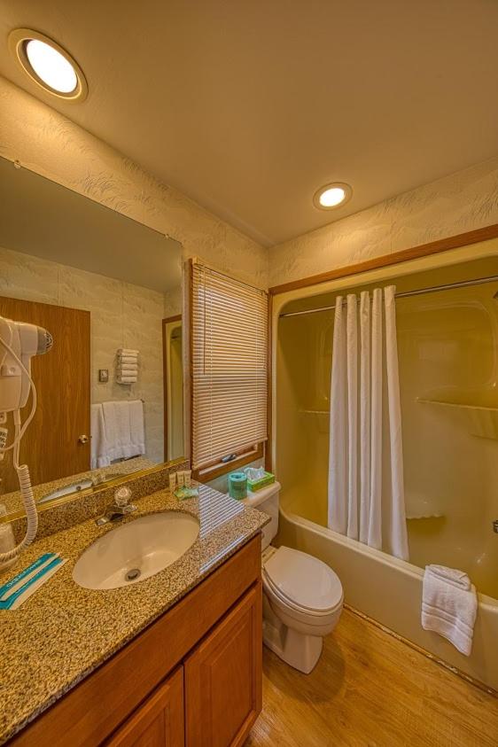 Sea Spray Motel - Housity