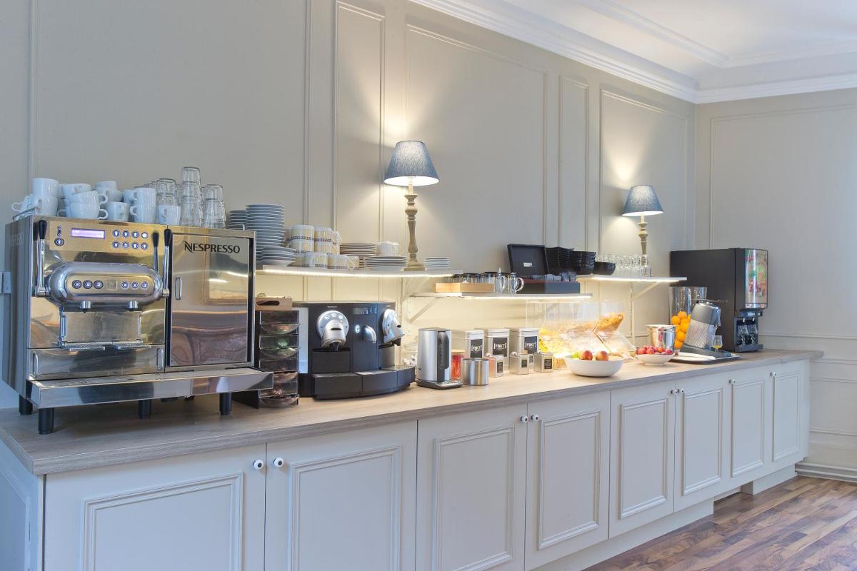 Cuisine ou kitchenette dans l'établissement Château Hôtel, Restaurant & Spa De La Commanderie