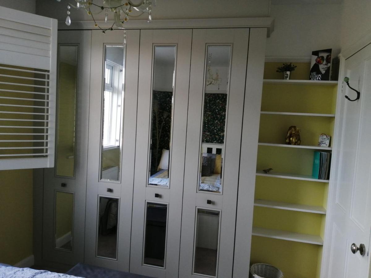 Charming pink house with perfect location - Housity