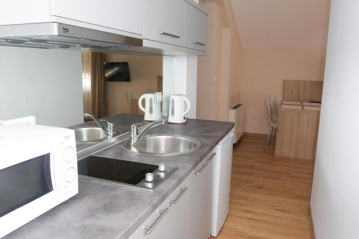 Hotel Logavina 8 Garage Parking - Hizvo