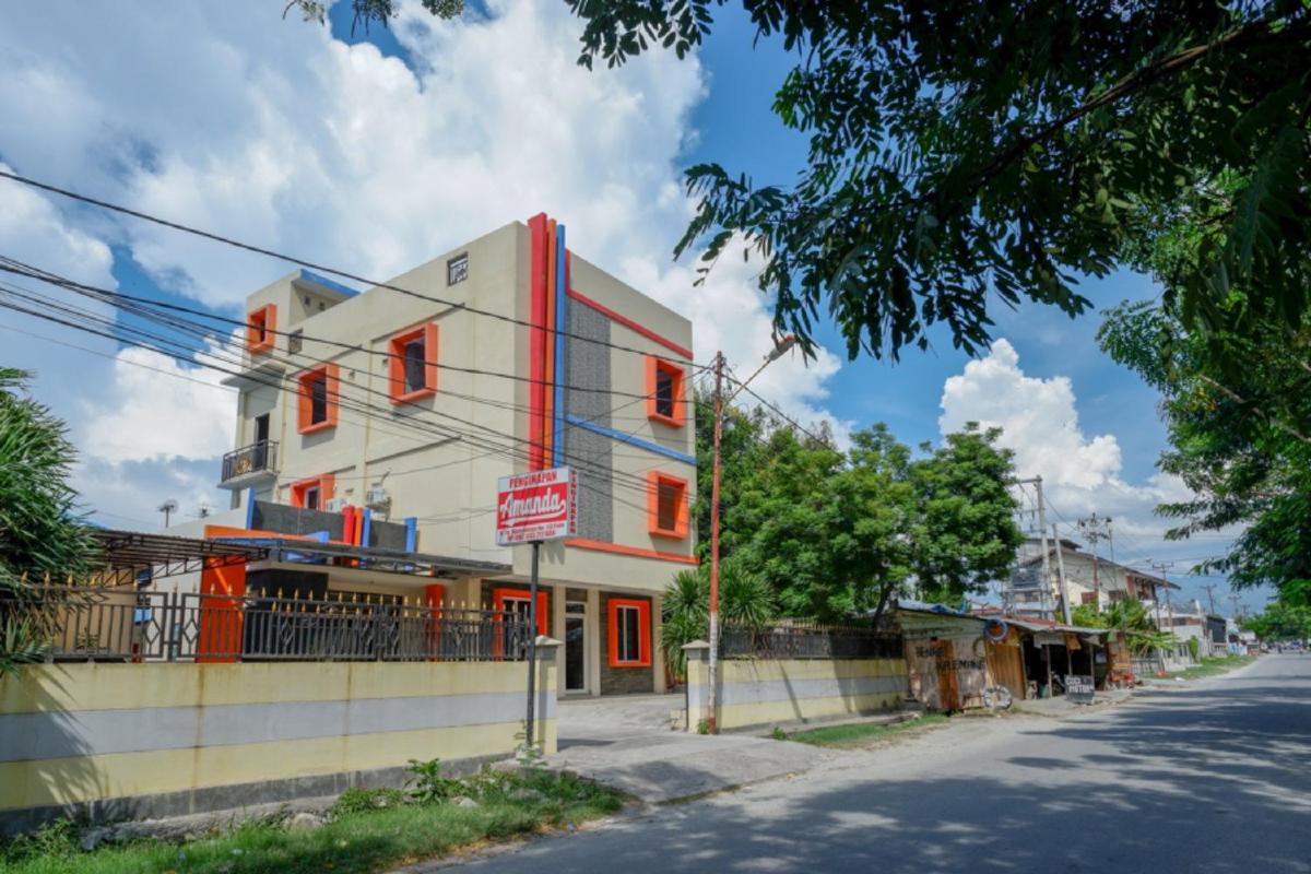 RedDoorz near Millenium Waterpark Palu - Housity