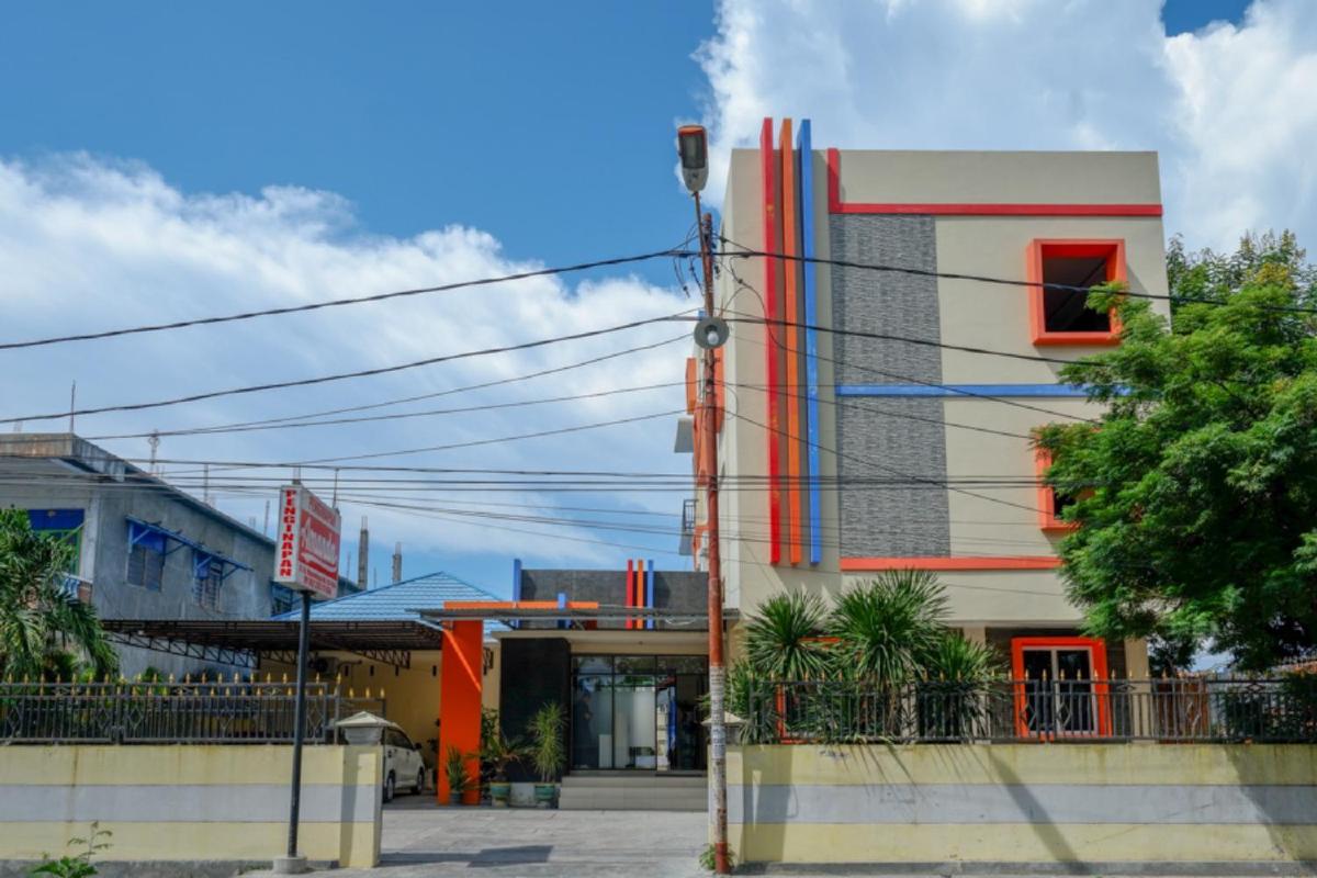 RedDoorz near Millenium Waterpark Palu - Housity