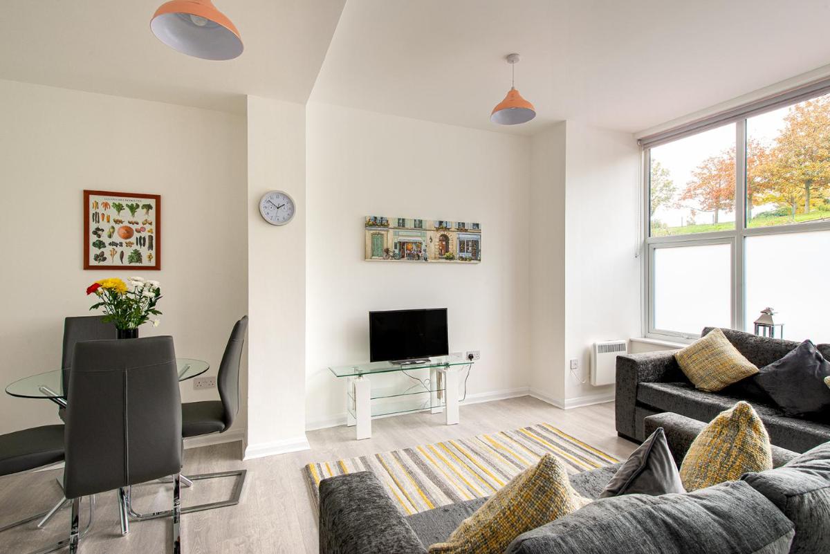 Riverside Luxury Apartment - Housity