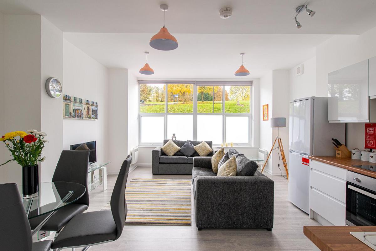 Riverside Luxury Apartment - Housity