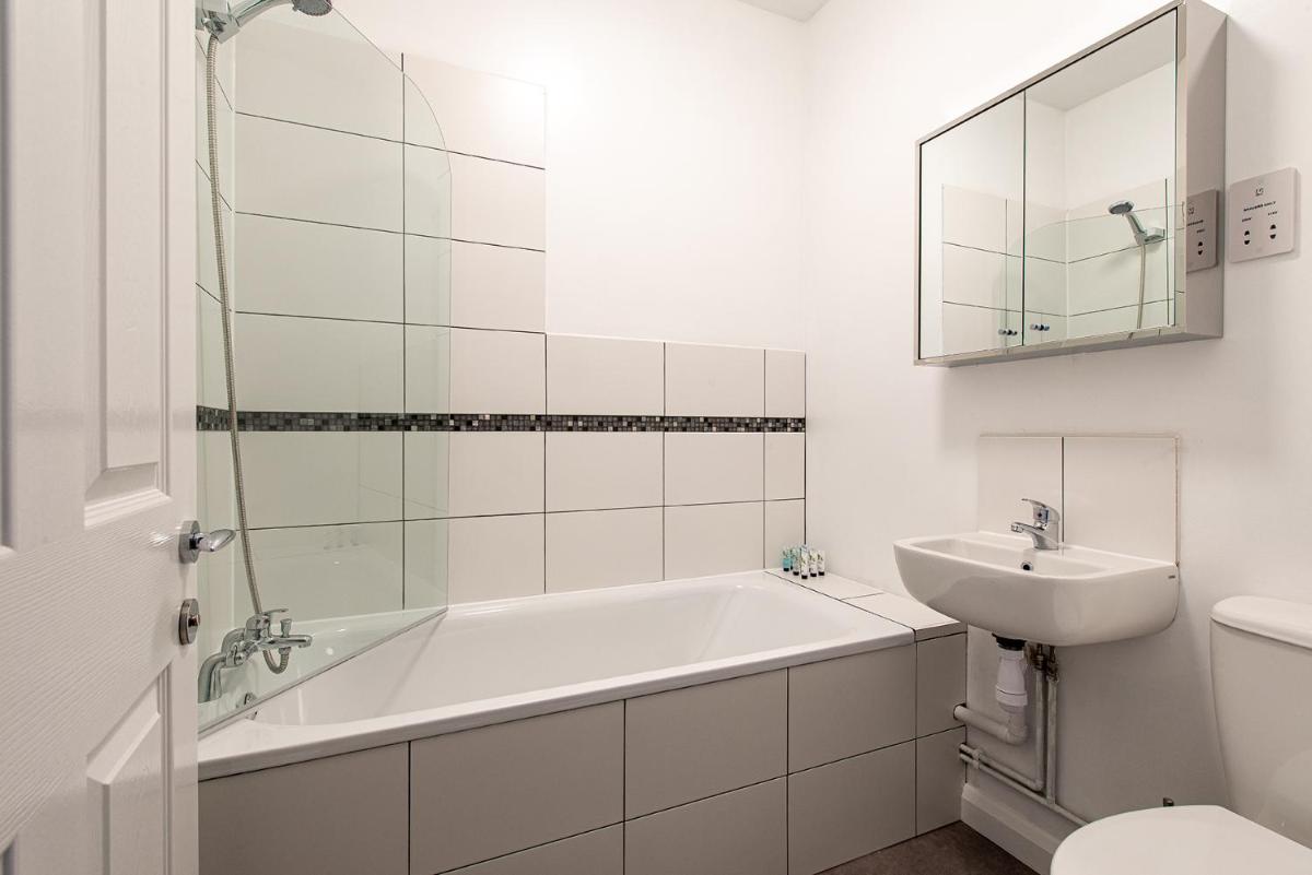 Riverside Luxury Apartment - Housity