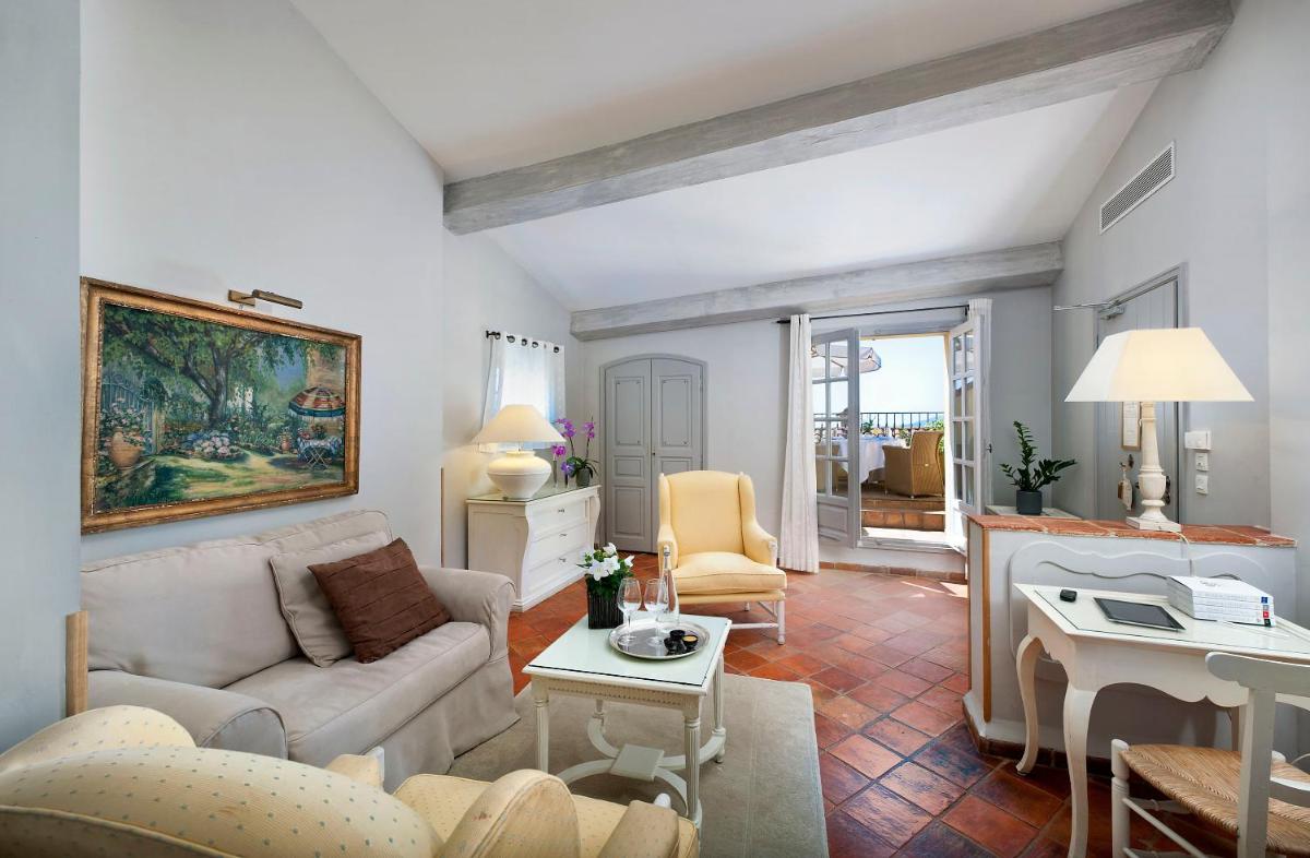 Coin salon dans l'établissement Bastide Saint Antoine - Relais & Châteaux