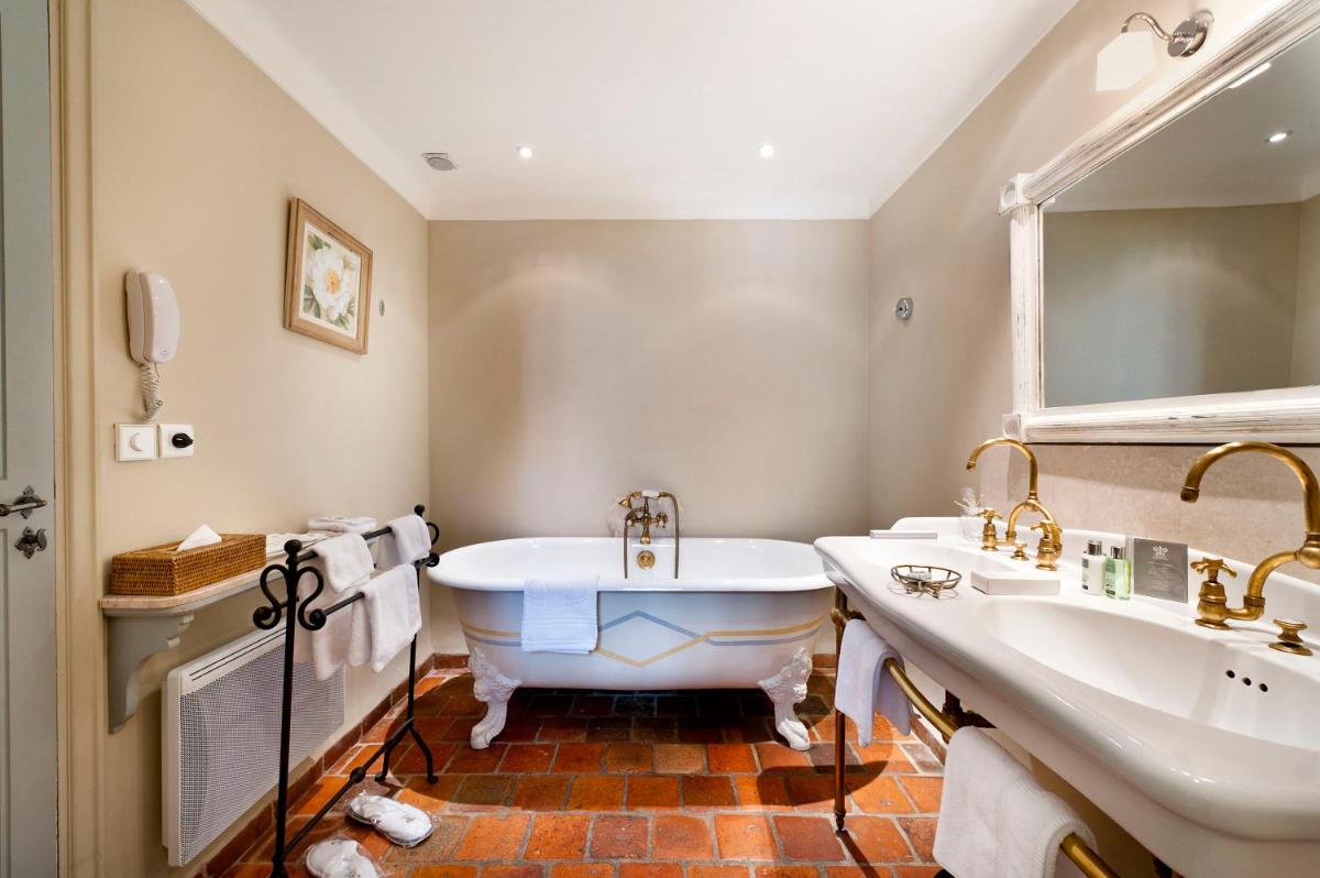 Salle de bains dans l'établissement Bastide Saint Antoine - Relais & Châteaux