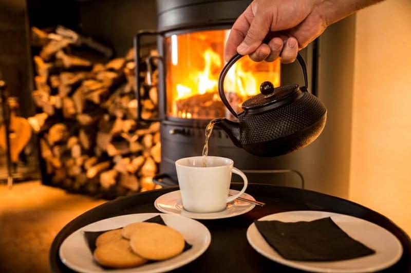 Utensilios para hacer té y café en Hotel Mas Bosch 1526