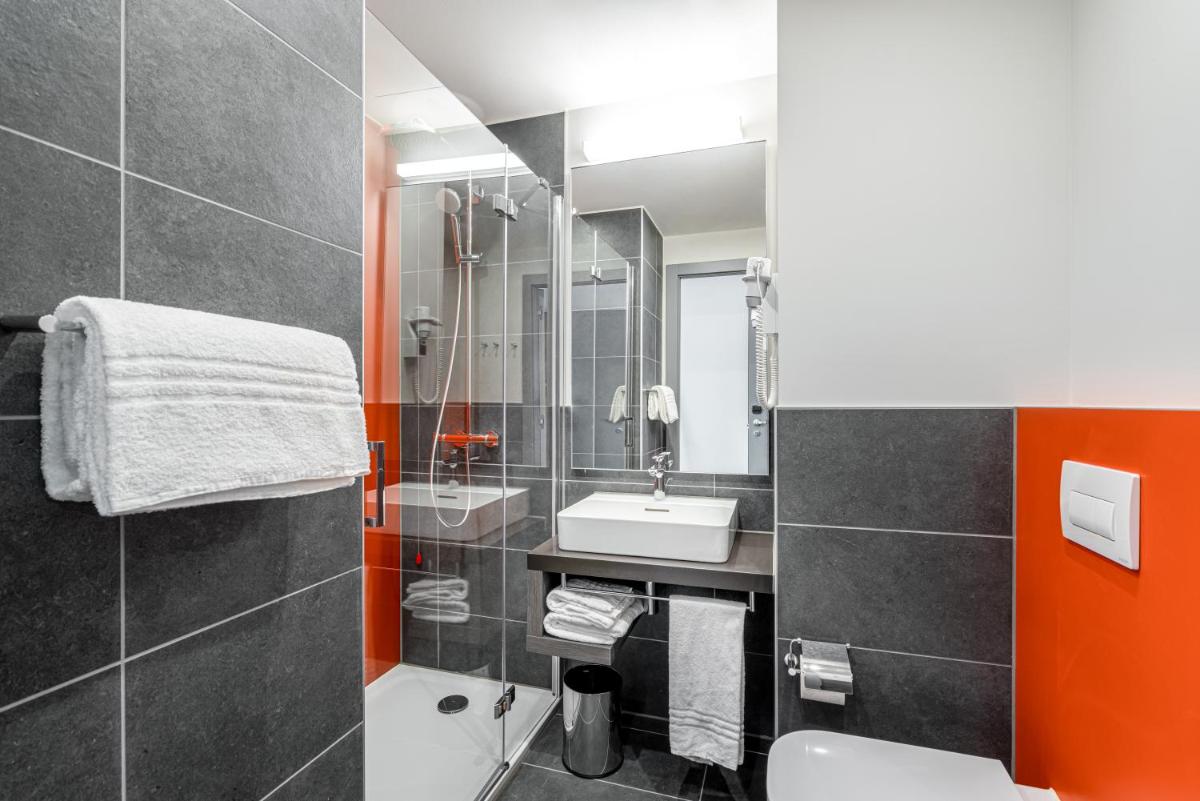 Campanile Duisburg City - Housity
