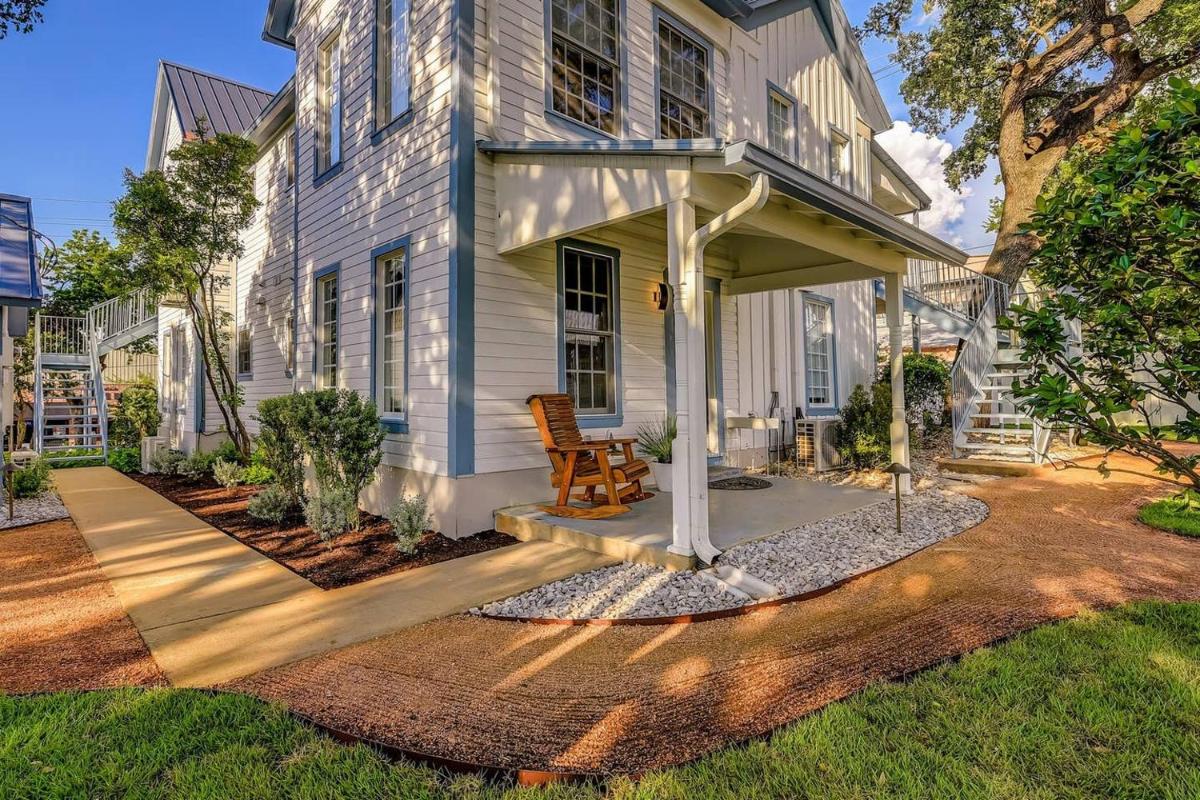 McKenize Guest House: Inks Suite 1 BD, 1BA - Housity