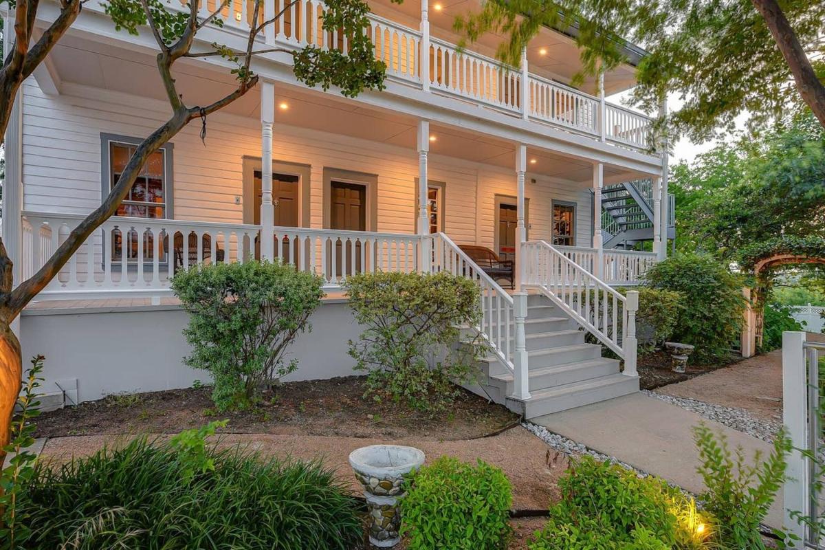 McKenize Guest House: LBJ Suite 1 BD, 1BA - Housity