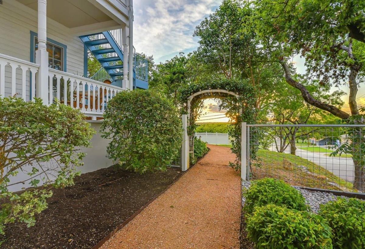 McKenize Guest House: Marble Falls Suite 1 BD, 1BA - Housity