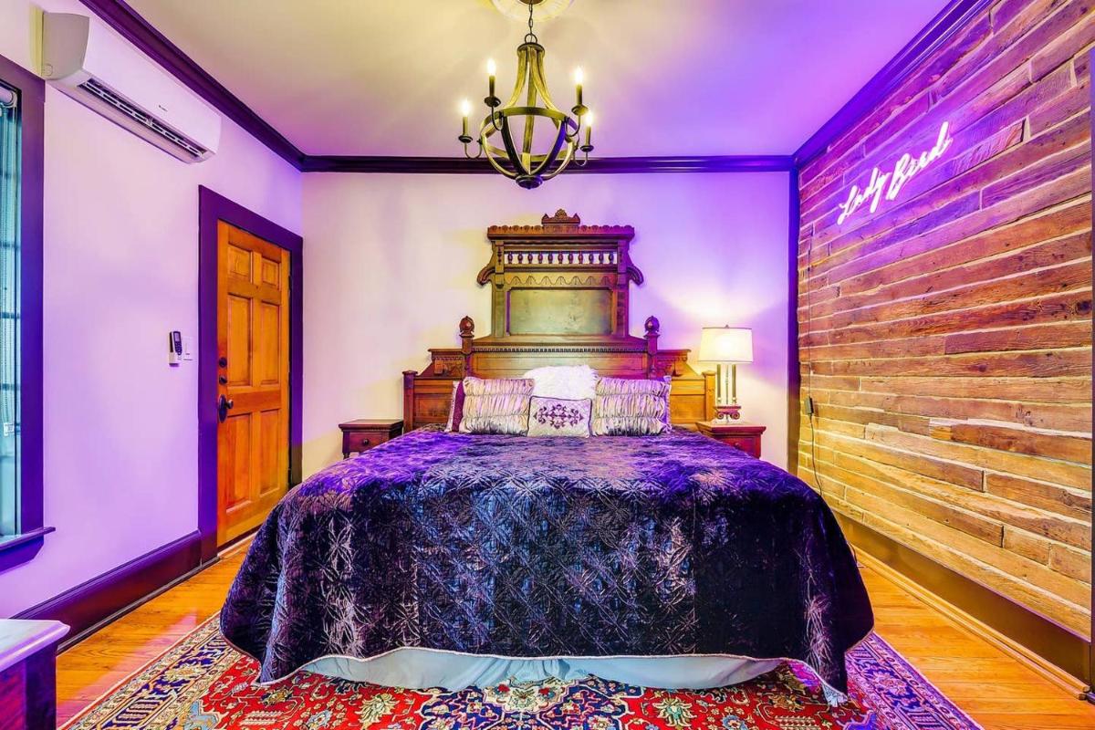 McKenize Guest House: LBJ Suite 1 BD, 1BA - Housity