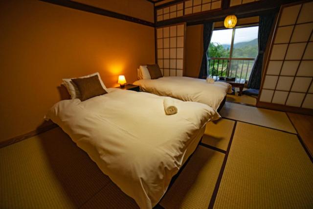 HA-MON Slope Side Hotel and Private Chalet - Housity