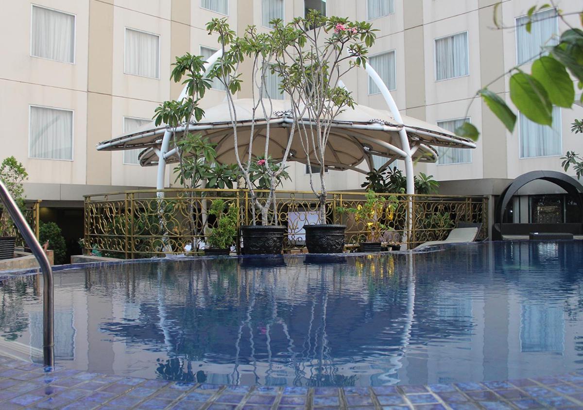 Sapphire Sky Hotel & Conference - Housity