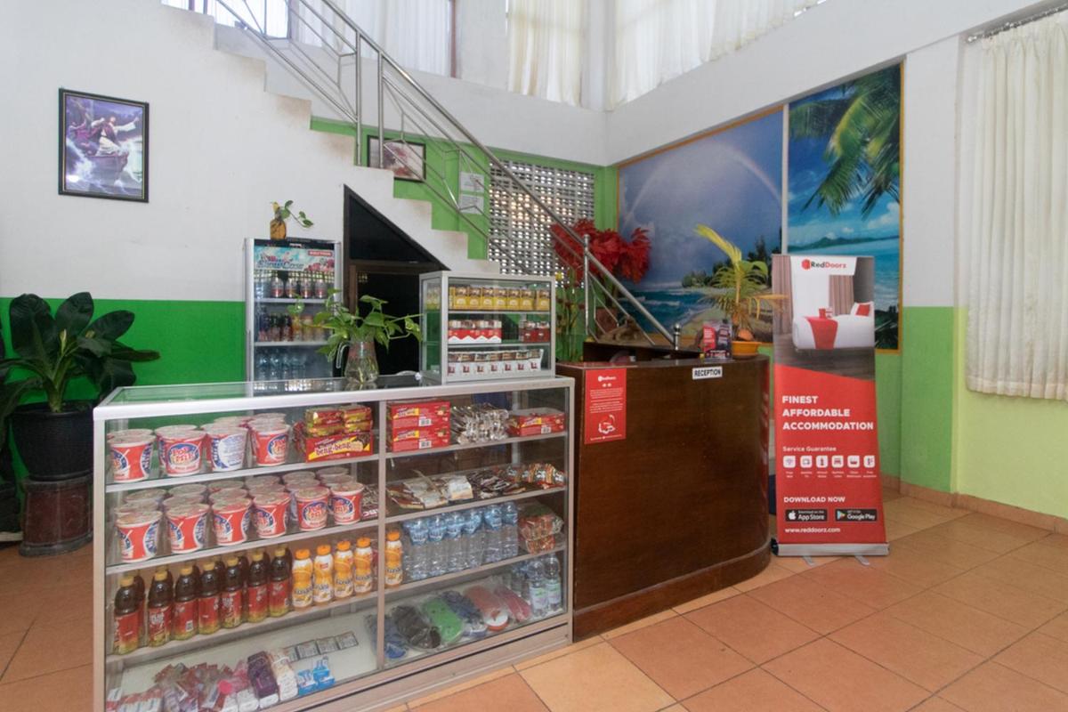 RedDoorz @ Frans Seda Kupang - Housity