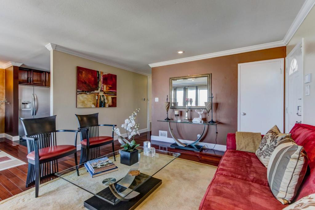 House-Canyon Dr - Housity