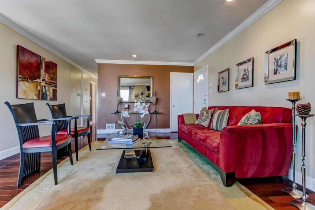 House-Canyon Dr - Housity