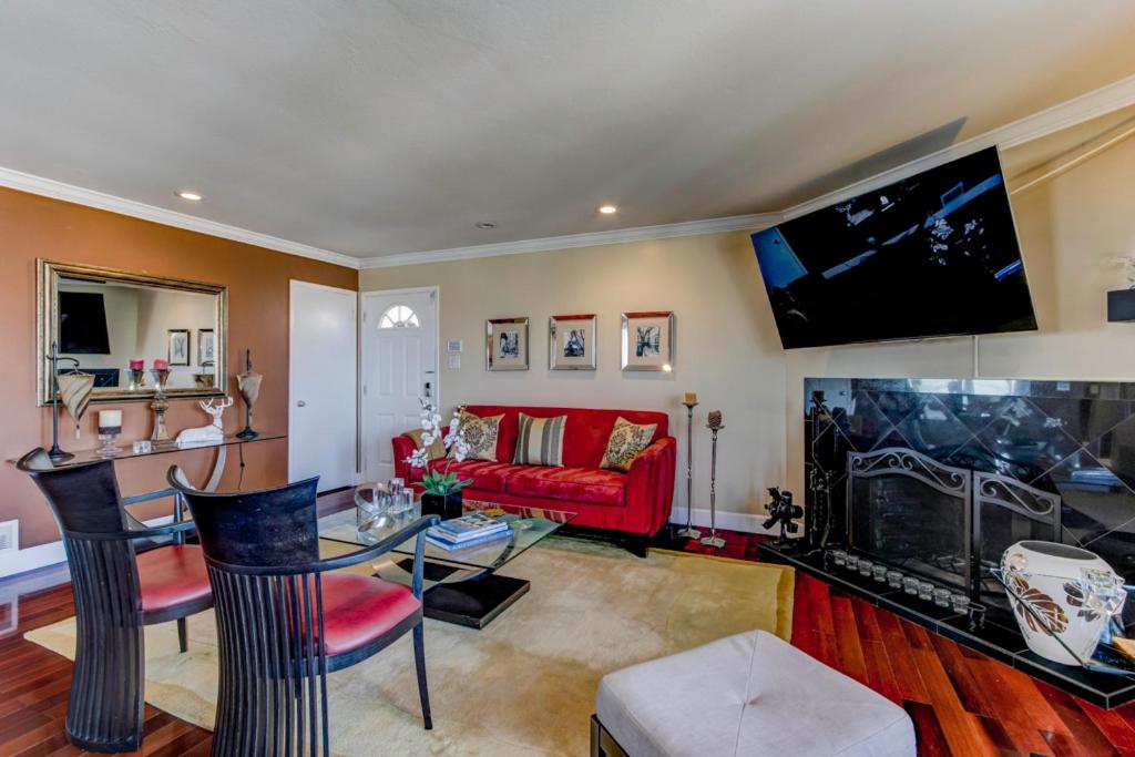 House-Canyon Dr - Housity