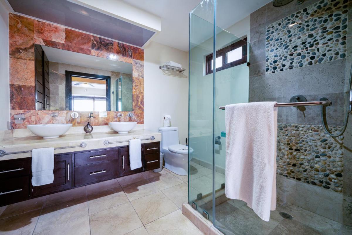 Penthouse Reef 401 - Beautiful Beachfront Ocean View - at El Faro - Hizvo