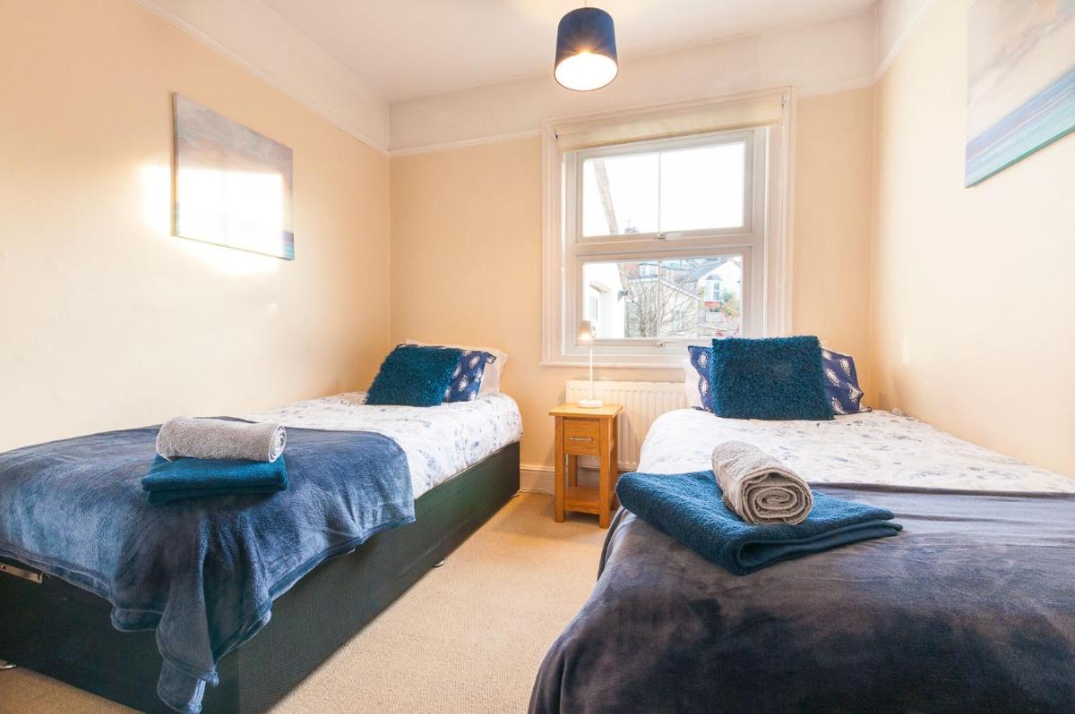 Radford Place - Central Exeter - Patio & Garden - Beach - Chiefs - Uni -WiFi - Housity