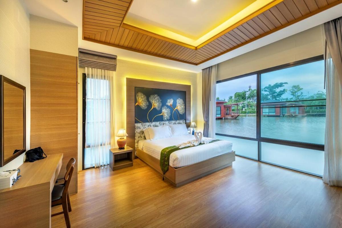 boathouse boutique riverside - Housity