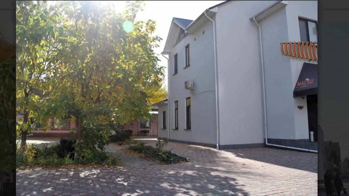 Sem Uglov - Housity