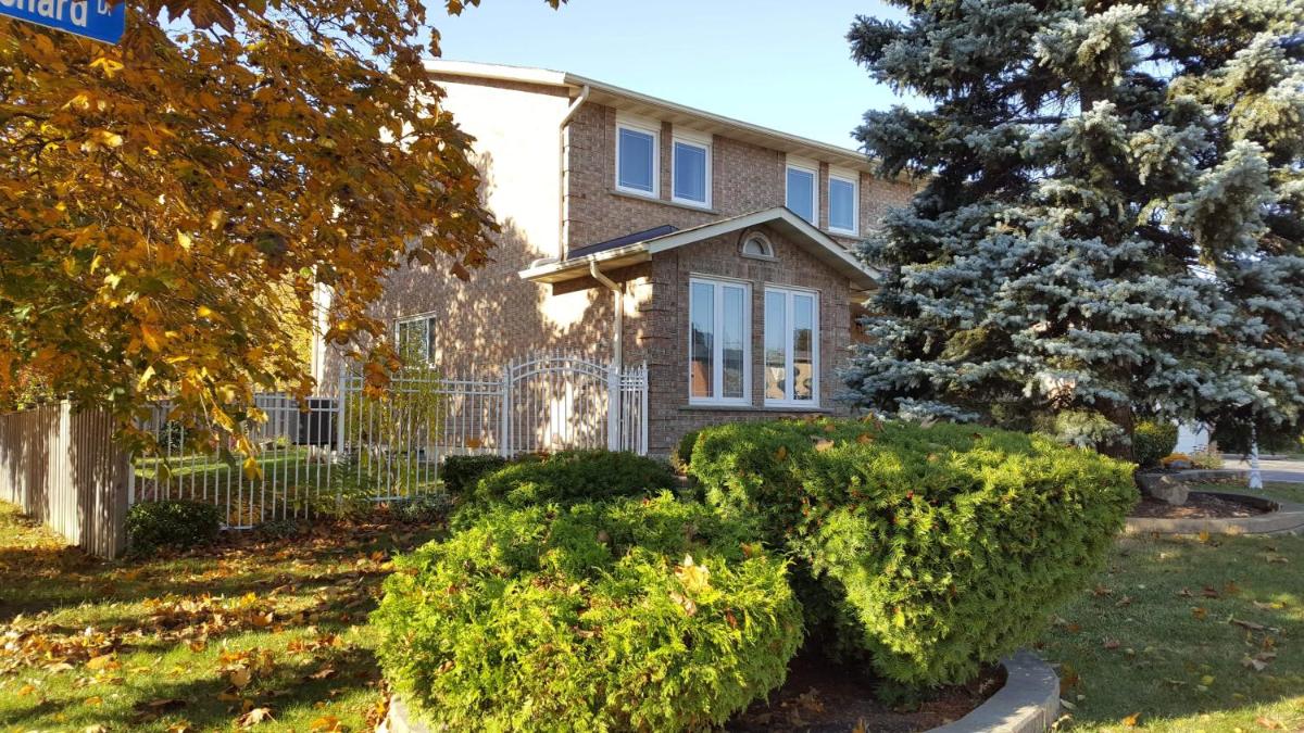 Comfort Rooms near Toronto Airport - Housity