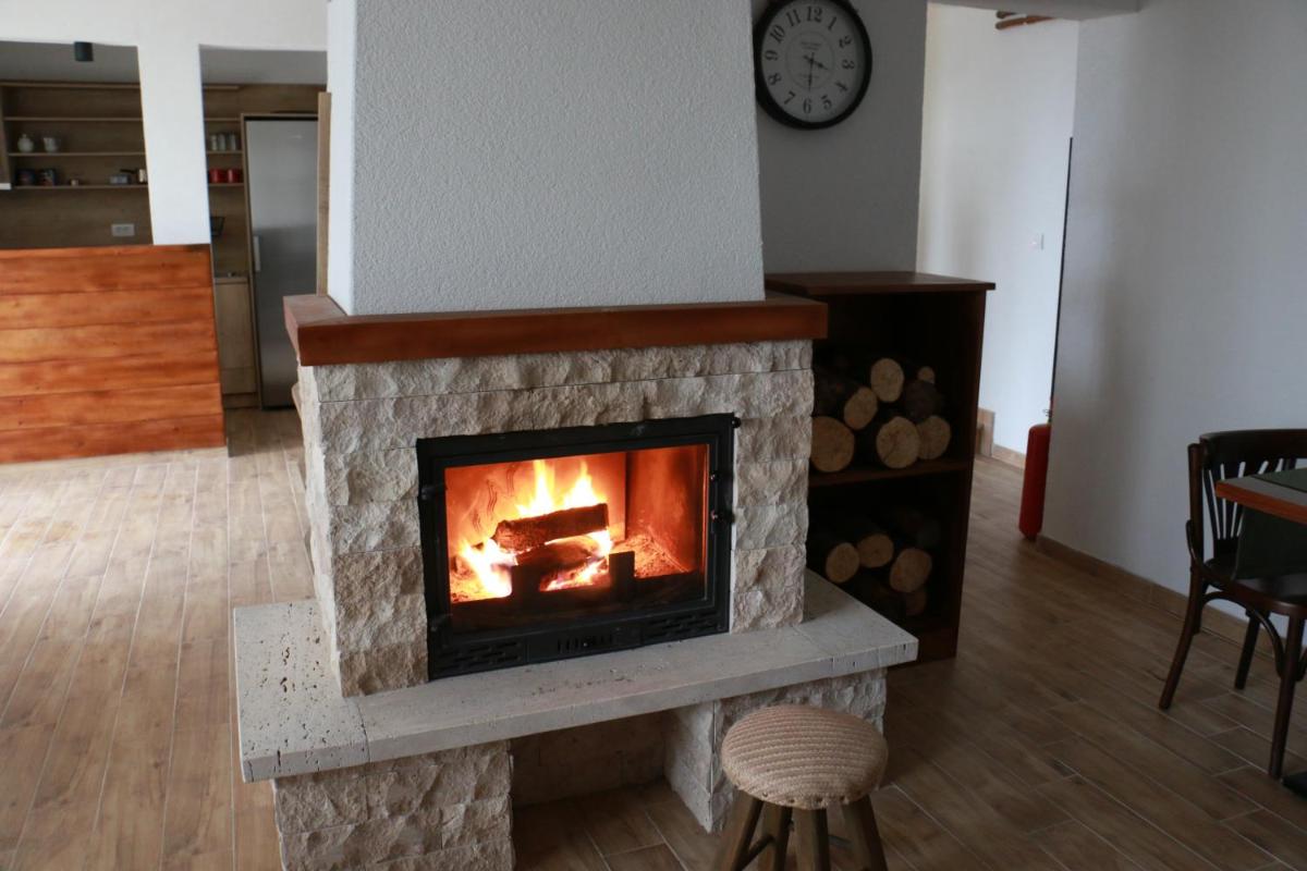 Vila Lucky Kop & Restoran - Housity