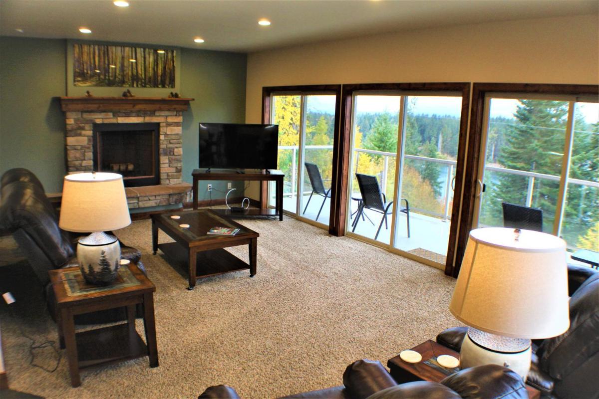 Hayden Lake Views - Sleeps 6 - Housity