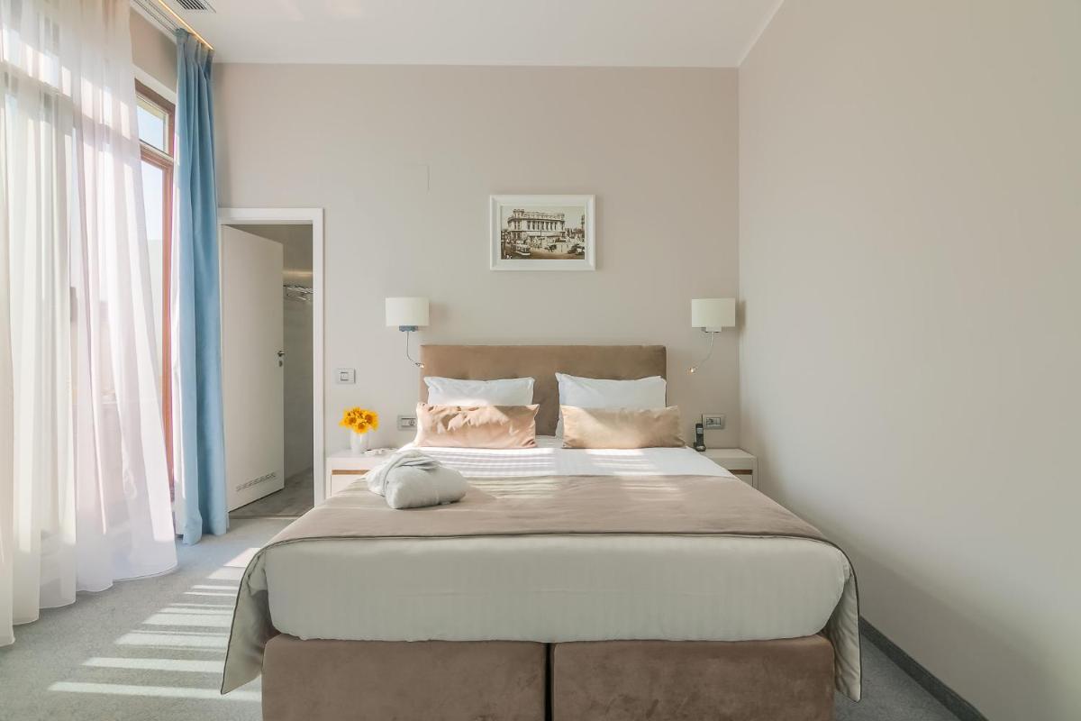 New Era Hotel Old Town Bucharest parking with fee nearby - Housity